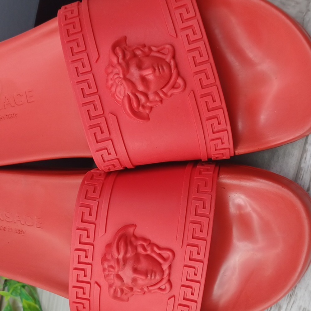 Versace Palazzo Medusa Pool Slides - Picture 3 of 17